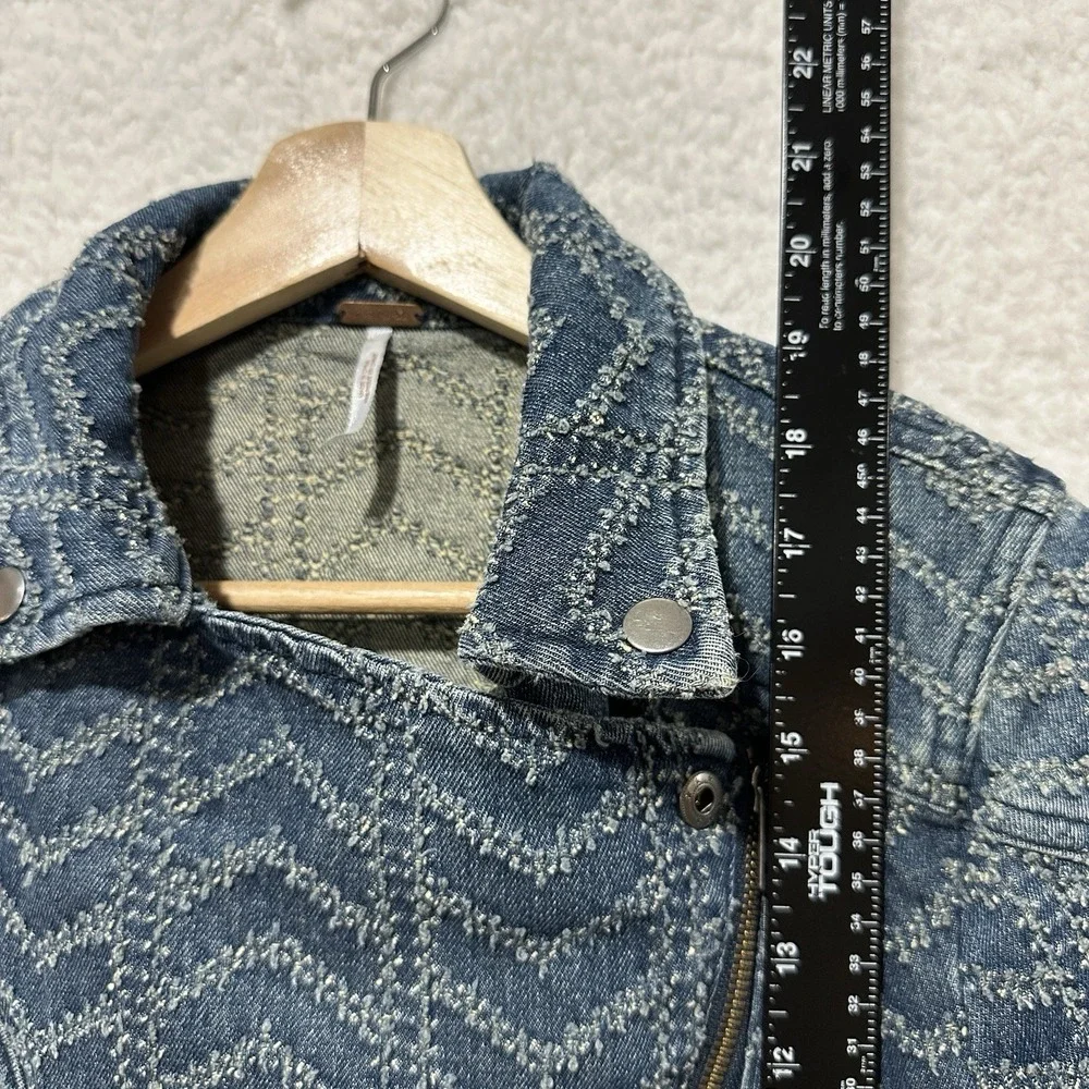 Free People Punched Denim Moto Jacket Herringbone Blue Jean Biker Women's Size 4 - Picture 14 of 14